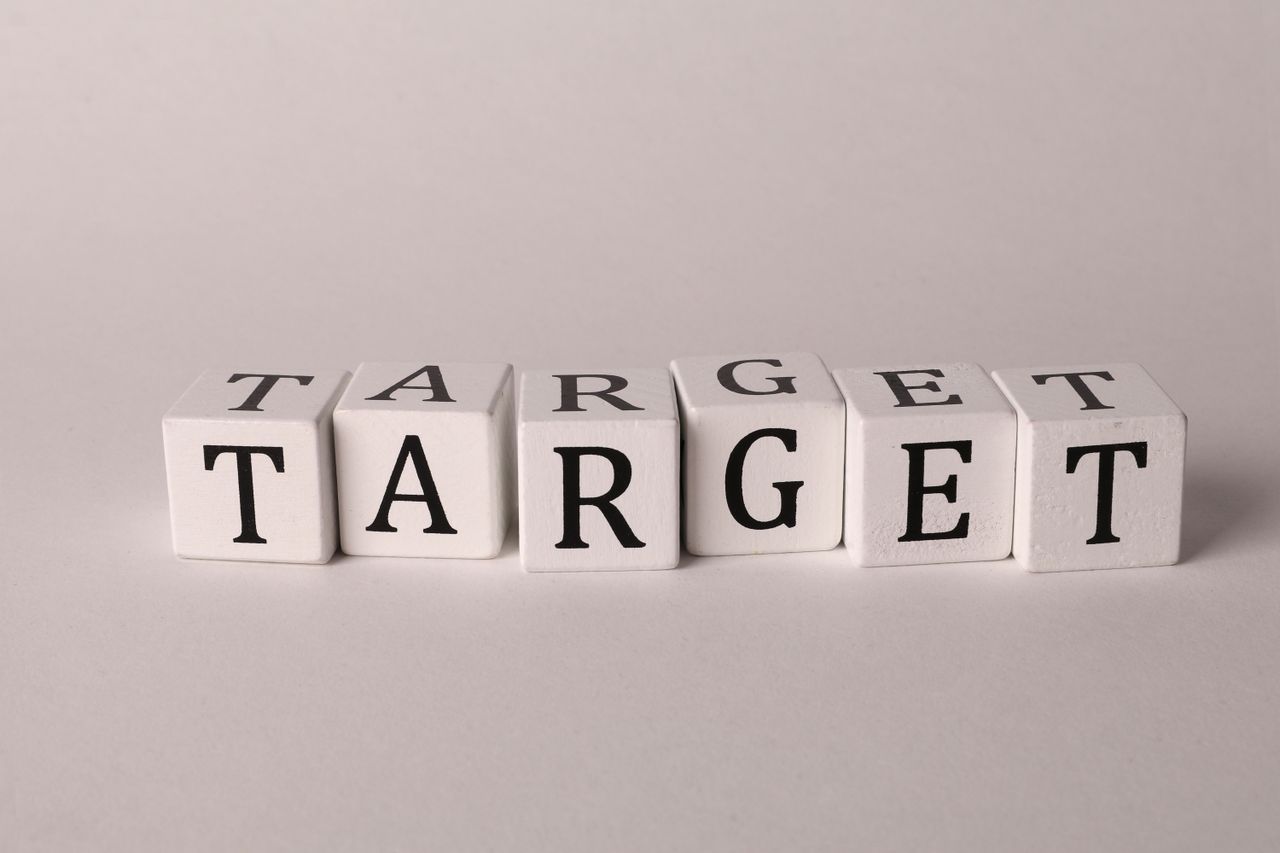 White cubes spelling TARGET on a neutral background, ideal for business or marketing concepts.